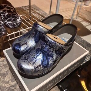 Blue Paisley Women's Clogs nursing shoes